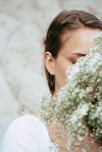 Load image into Gallery viewer, Gold Bow Earring