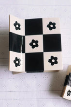 Load image into Gallery viewer, Daisy Patchwork Hair Claw