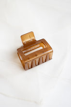 Load image into Gallery viewer, Brown Hair Claw Clip