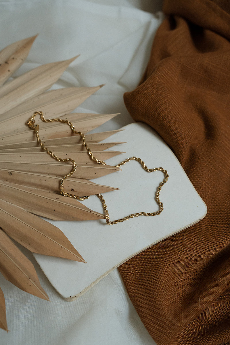 Thin Gold Twist Chain – Luna Collective