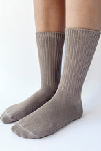 Load image into Gallery viewer, Dyed Cotton Socks