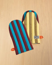 Load image into Gallery viewer, Dragonfly Stripe Quilted Oven Mitt
