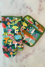 Load image into Gallery viewer, Oven Mitt + Pot Holder Set - Mushroom Heaven