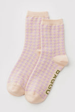 Load image into Gallery viewer, Crew Sock - Pink Houndstooth