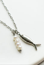 Load image into Gallery viewer, Pesica Fish and Pearl Necklace