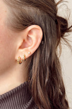 Load image into Gallery viewer, Esagio Hoop Earings