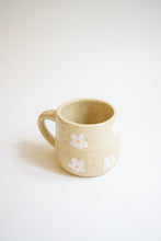 Load image into Gallery viewer, White Flower Mug
