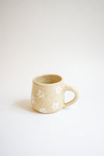 Load image into Gallery viewer, White Flower Mug