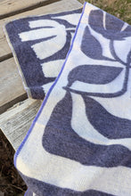 Load image into Gallery viewer, Lillies Blanket