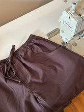 Load image into Gallery viewer, Cove Capris - Chocolate