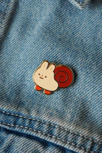 Load image into Gallery viewer, Snail Enamel Pin
