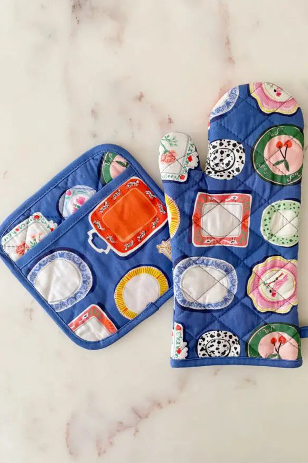 Oven Mitt + Pot Holder Set - Dinner Plates