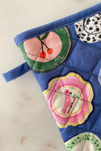 Load image into Gallery viewer, Oven Mitt + Pot Holder Set - Dinner Plates