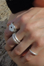 Load image into Gallery viewer, Flower Ring