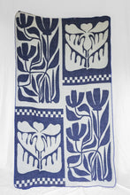 Load image into Gallery viewer, Lillies Blanket