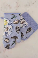 Load image into Gallery viewer, Oven Mitt + Pot Holder Set - Oysters