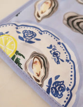 Load image into Gallery viewer, Oven Mitt + Pot Holder Set - Oysters