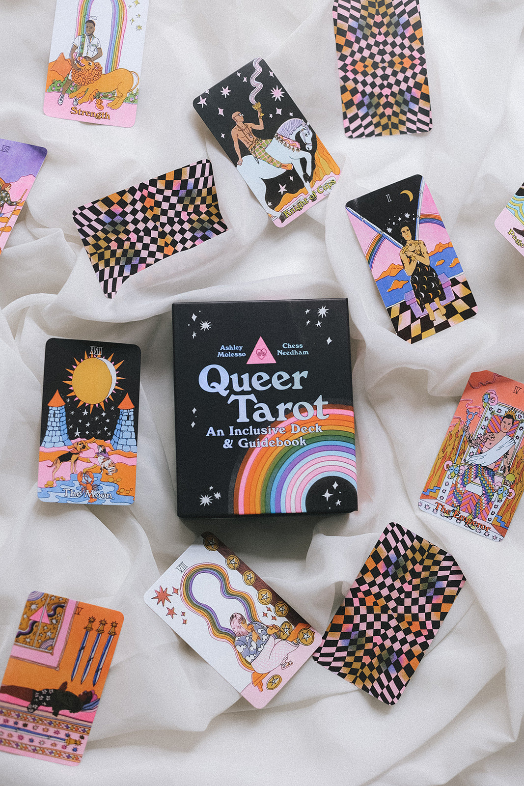 Queer Tarot Deck – Luna Collective