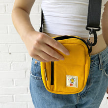 Load image into Gallery viewer, Crossbody Bag - Daisy