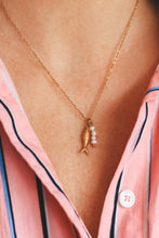 Load image into Gallery viewer, Pesico Fish and Pearl Necklace