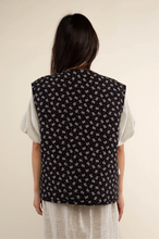 Load image into Gallery viewer, Back of Nubi Quilted Vest Black