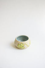 Load image into Gallery viewer, Mini Clover Pot