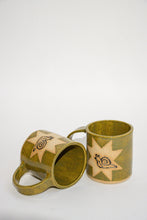 Load image into Gallery viewer, Snail Quilt Square Mug