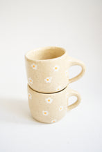 Load image into Gallery viewer, White Flower Mug