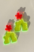 Load image into Gallery viewer, Sunnie Flower Blob Arch Earrings in Green and red