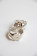 Load image into Gallery viewer, Flower Ring