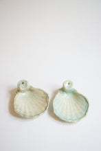 Load image into Gallery viewer, Shell Incense Holder